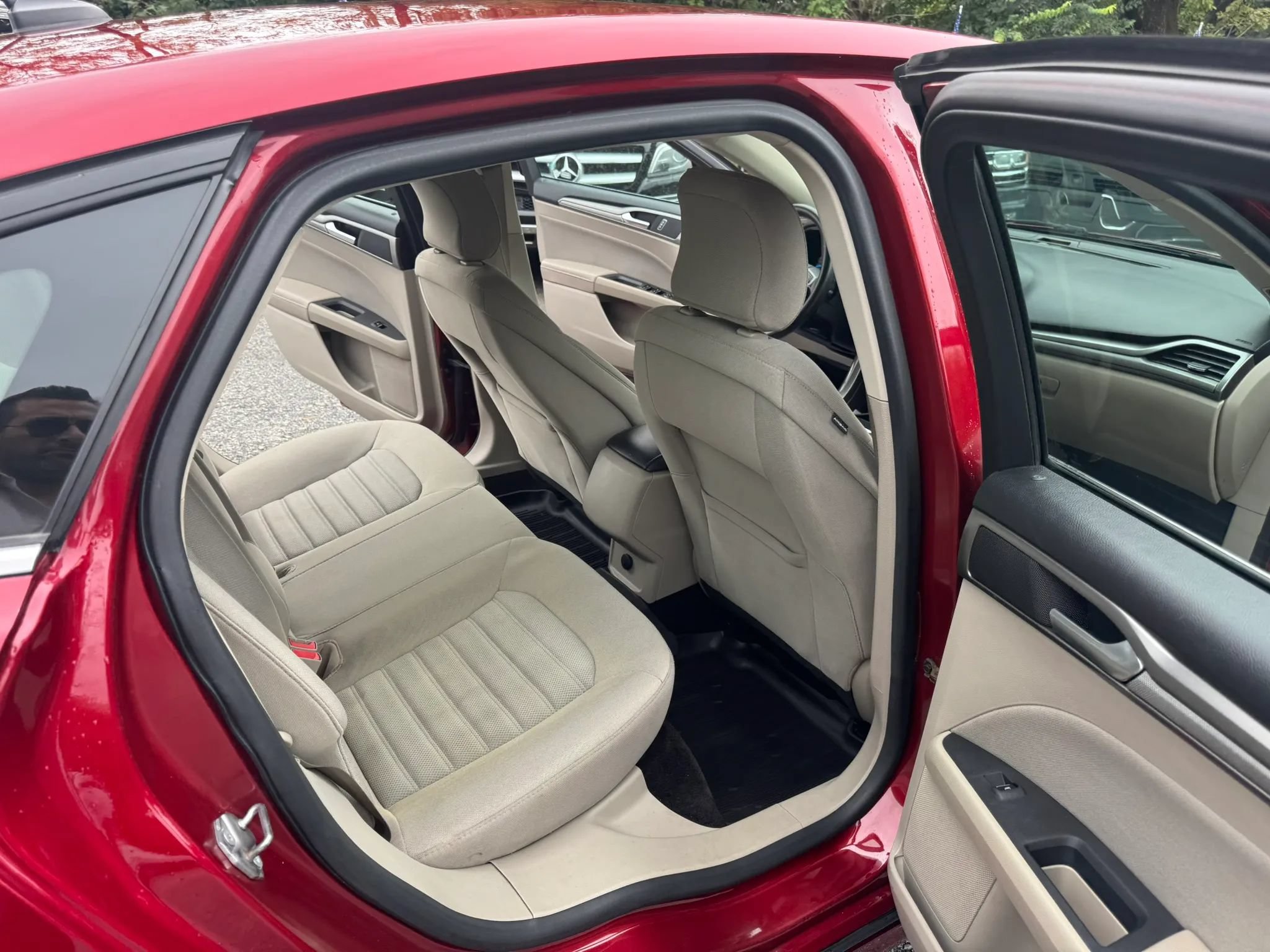 Used 2018 Ford Fusion SE FWD image 15