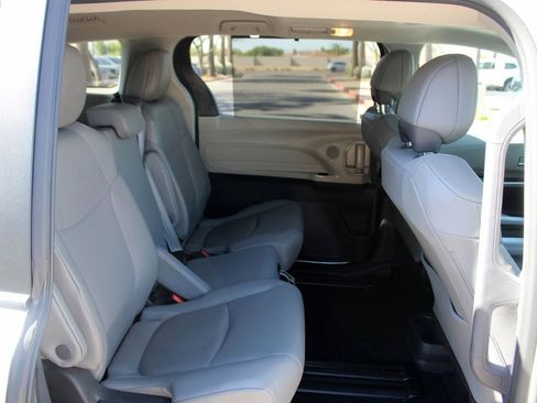 Used 2024 Toyota Sienna XLE FWD image 13