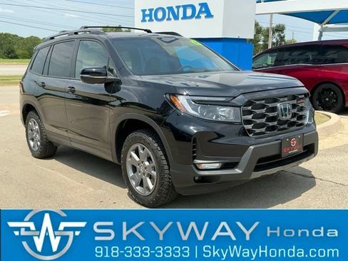 Used 2025 Honda Passport TrailSport image 1