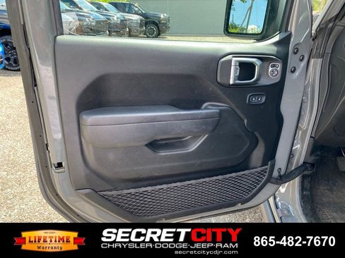 Used 2023 Jeep Wrangler Unlimited w/ Sun & Screen Package AWD/4WD image 13