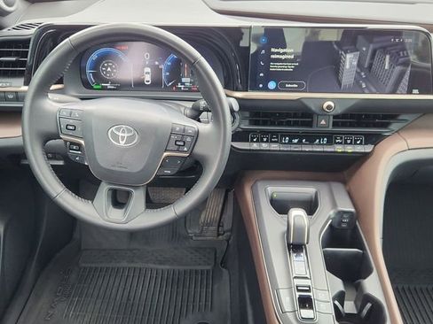 Used 2023 Toyota Crown XLE image 24