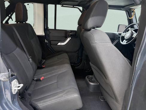 Used 2017 Jeep Wrangler Unlimited Rubicon w/ Connectivity Group AWD/4WD image 20