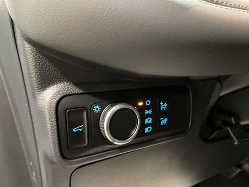 Used 2025 Ford Explorer Active AWD/4WD image 25