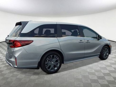 New 2026 Honda Odyssey Touring image 6