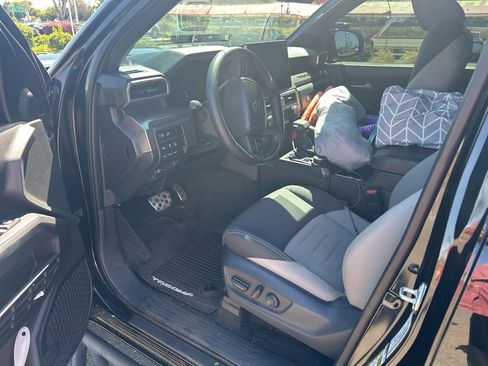 Used 2024 Toyota Tacoma TRD Sport w/ TRD Sport Upgrade Package AWD/4WD image 8