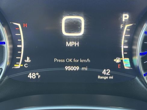 Used 2022 Chrysler Pacifica Limited image 25