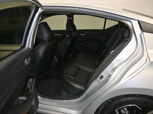 Used 2024 Nissan Altima 2.5 SR FWD image 22