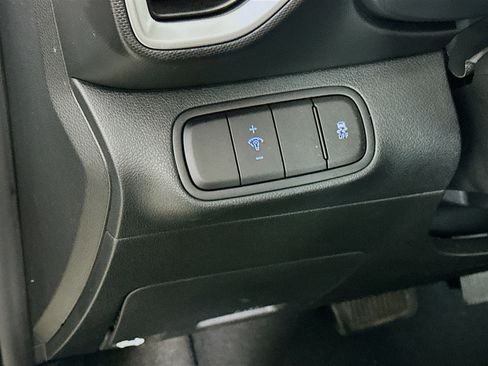 Used 2025 Hyundai Venue SEL image 17