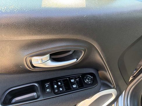 Used 2020 Jeep Renegade Latitude image 14