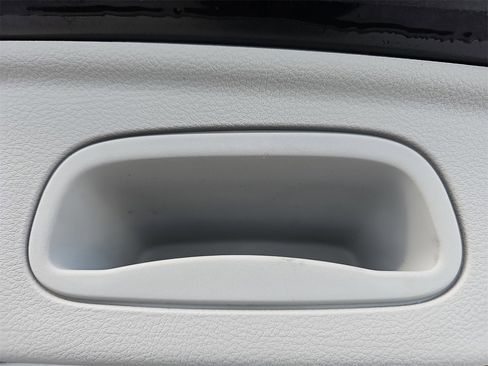 Used 2022 Jeep Compass Limited image 13