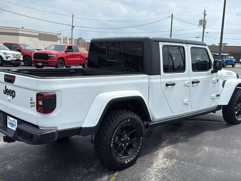 Used 2024 Jeep Gladiator Sport AWD/4WD image 9