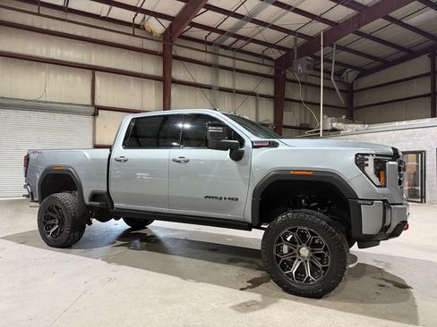 Used 2024 GMC Sierra 2500 AT4 w/ AT4 Preferred Package AWD/4WD image 3