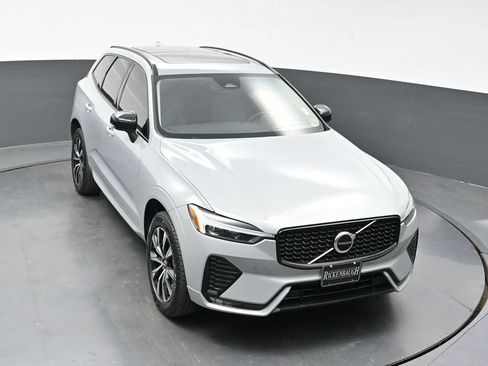 Used 2024 Volvo XC60 B5 Core w/ Protection Package Premier AWD/4WD image 32
