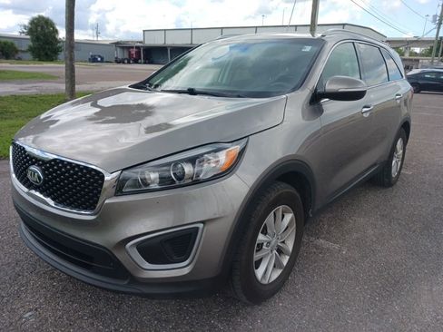 Used 2017 Kia Sorento FWD image 7