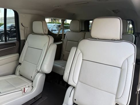 Used 2022 GMC Yukon XL Denali AWD/4WD image 30