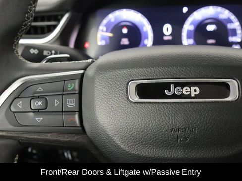 Used 2023 Jeep Grand Cherokee Limited w/ Luxury Tech Group II RWD image 8