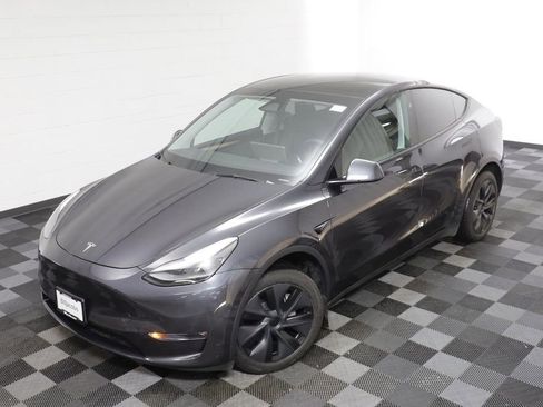 Used 2024 Tesla Model Y Long Range AWD/4WD image 2