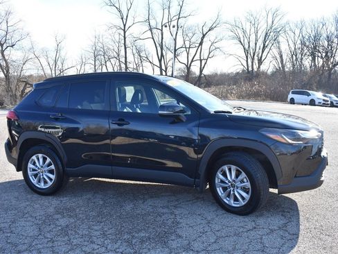 Used 2024 Toyota Corolla Cross LE w/ Moonroof Package image 9