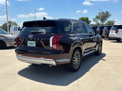 Used 2023 Hyundai Palisade Calligraphy FWD image 3