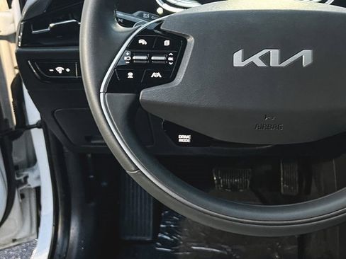 Used 2024 Kia Niro EX image 24