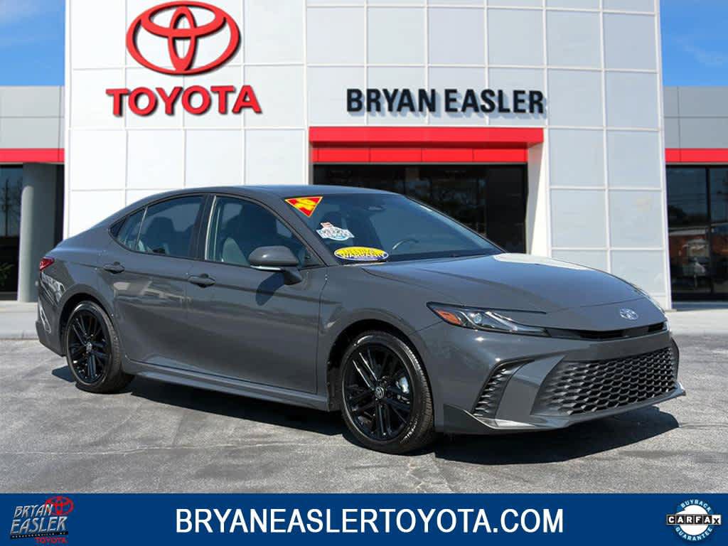 Used 2026 Toyota Camry SE w/ Convenience Package FWD image 1