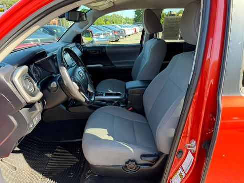 Used 2018 Toyota Tacoma SR5 AWD/4WD image 16