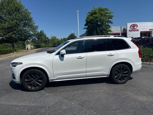 Used 2019 Volvo XC90 T5 Momentum w/ Multimedia Package AWD/4WD image 3