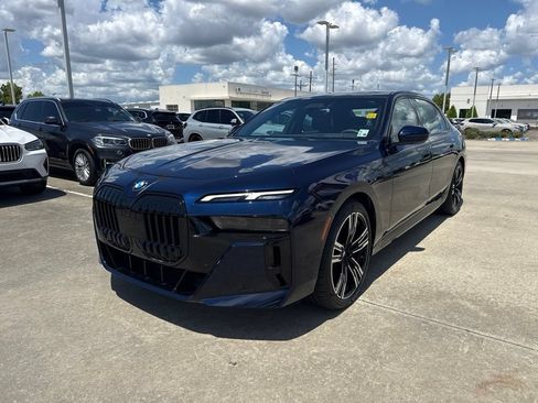 Certified 2023 BMW 760i xDrive AWD/4WD image 1