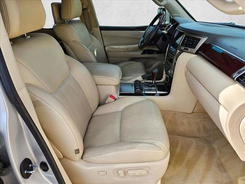 Used 2013 Lexus LX 570 4WD w/ Luxury Pkg w/Pre-crash image 26