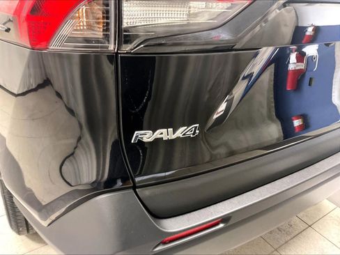 Used 2025 Toyota RAV4 XLE image 29