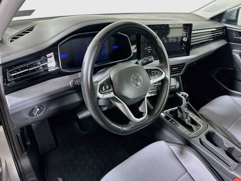 Certified 2025 Volkswagen Jetta SE w/ Sunroof Package FWD image 10