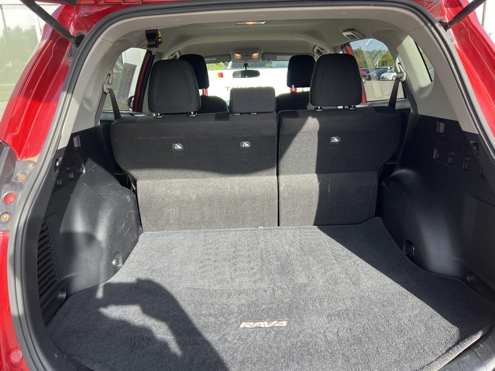 Used 2016 Toyota RAV4 LE AWD/4WD image 17
