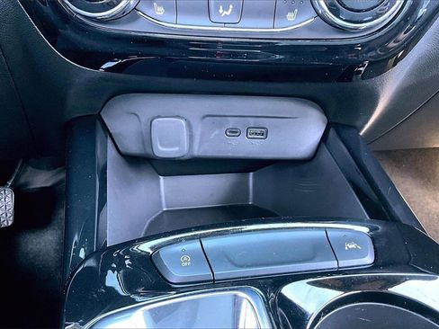 Used 2025 Chevrolet Trax RS w/ Driver Confidence Package image 24