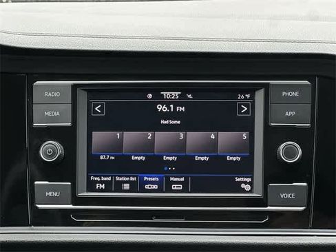 Used 2024 Volkswagen Jetta SE image 11