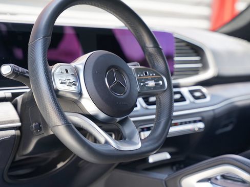 Used 2023 Mercedes-Benz GLS 580 4MATIC image 17