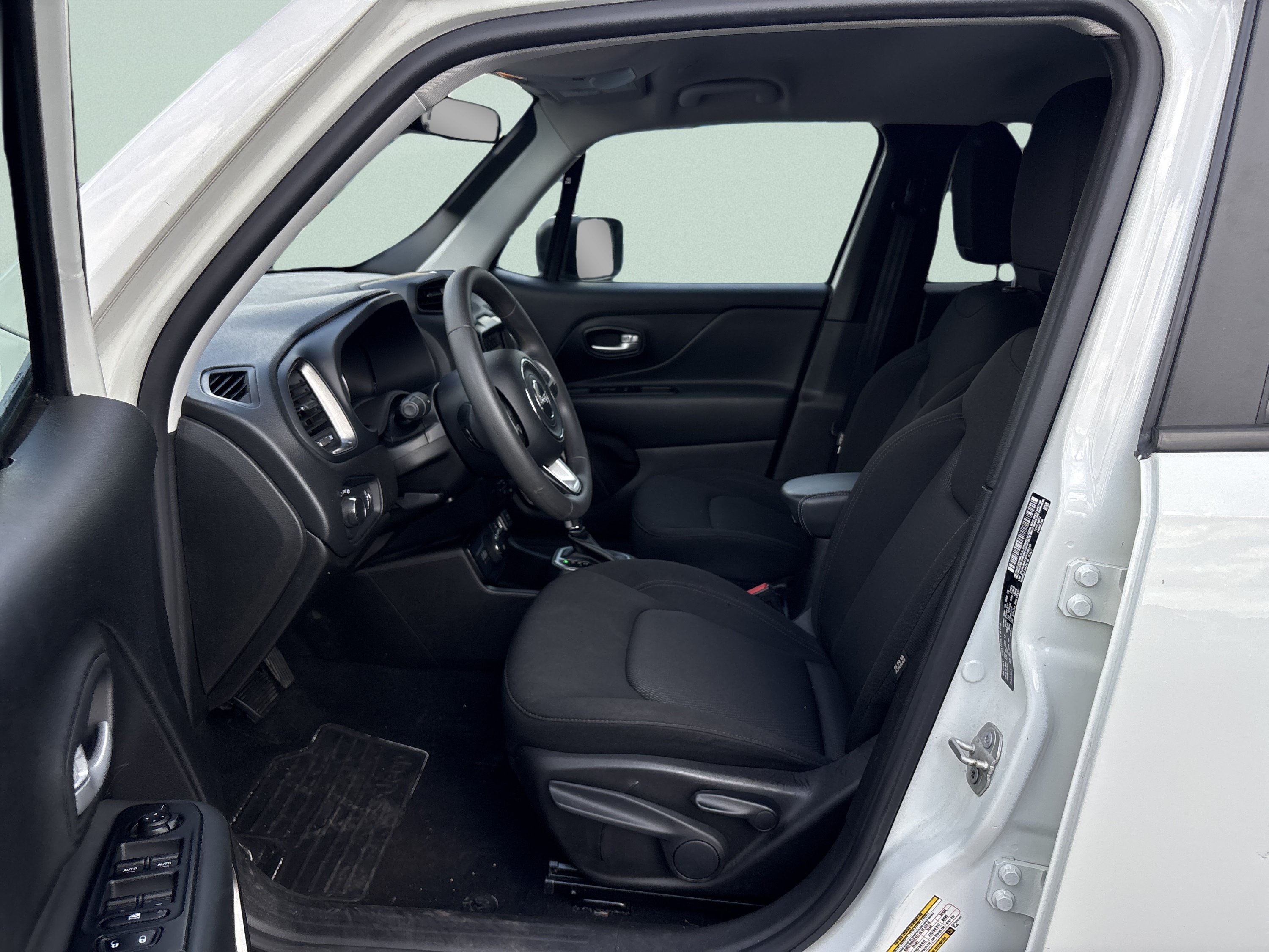 Used 2023 Jeep Renegade Latitude AWD/4WD image 10