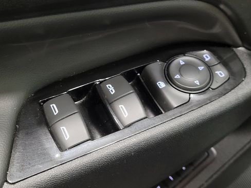 Used 2023 Chevrolet Equinox Premier image 27