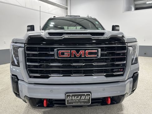 Used 2025 GMC Sierra 3500 AT4 w/ AT4 Premium Plus Package AWD/4WD image 12