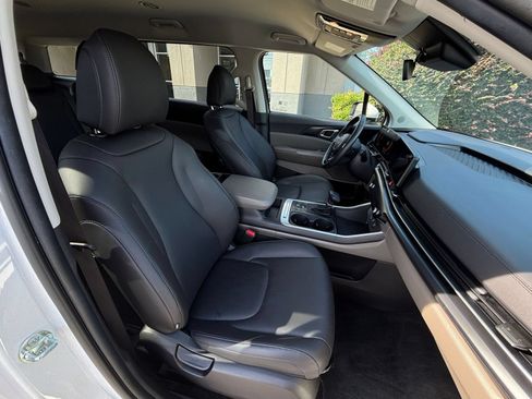 Used 2026 Kia Carnival FWD image 39