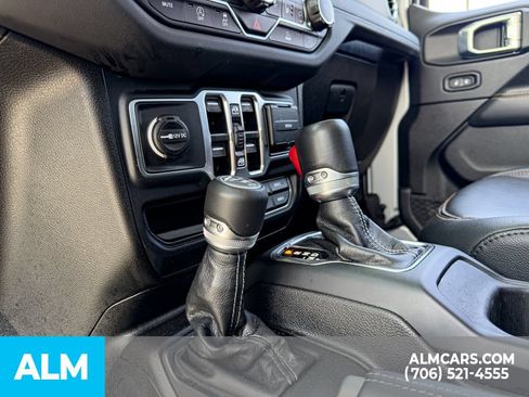 Used 2024 Jeep Wrangler Unlimited Sahara w/ Technology Group AWD/4WD image 30