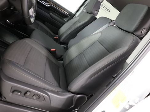 Used 2024 Chevrolet Silverado 3500 LT w/ Convenience Package image 9