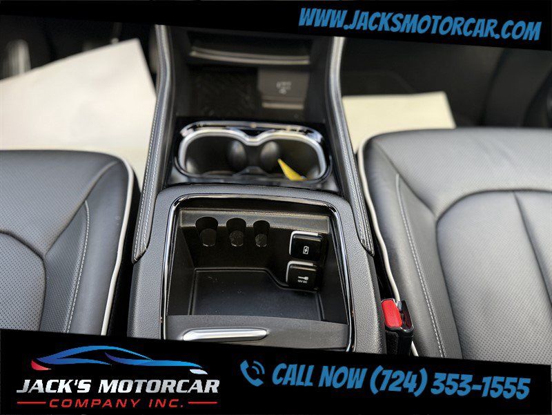Used 2026 Chrysler Pacifica Limited FWD image 31