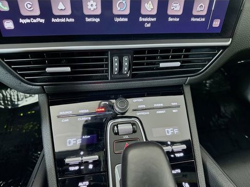 Used 2022 Porsche Cayenne image 17