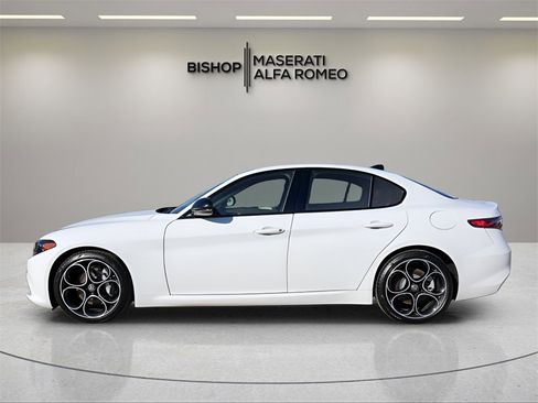 New 2025 Alfa Romeo Giulia Base image 4