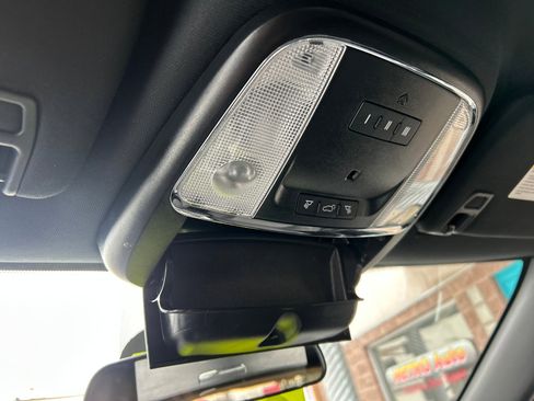 Used 2021 Jeep Grand Cherokee Laredo image 16