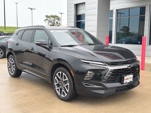 Used 2025 Chevrolet Blazer RS AWD/4WD image 2