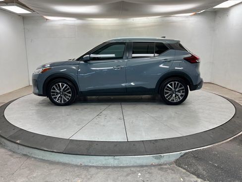 Used 2021 Nissan Kicks SV image 2