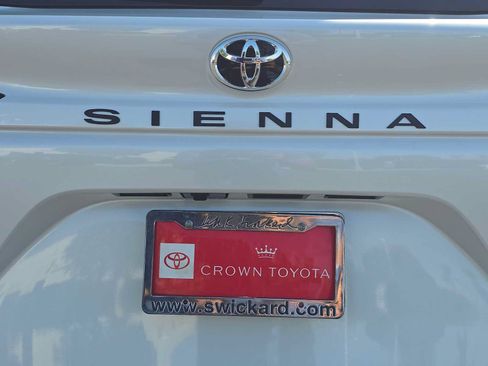 Used 2026 Toyota Sienna XLE FWD image 14