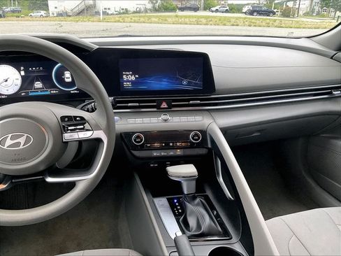 Used 2024 Hyundai Elantra SEL FWD image 18