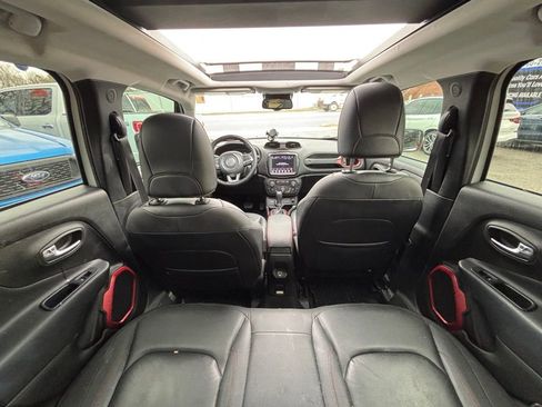 Used 2018 Jeep Renegade Trailhawk image 17